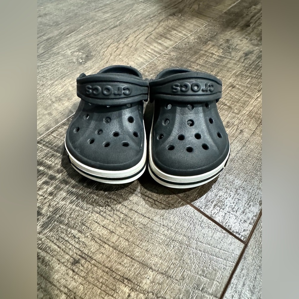 CROCS Black and White Classic Clog Platform Kids Shoes - Picture 4 of 8